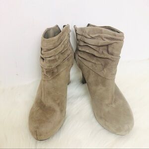 Me Too‎ Tan heel boots zip up closure size …
